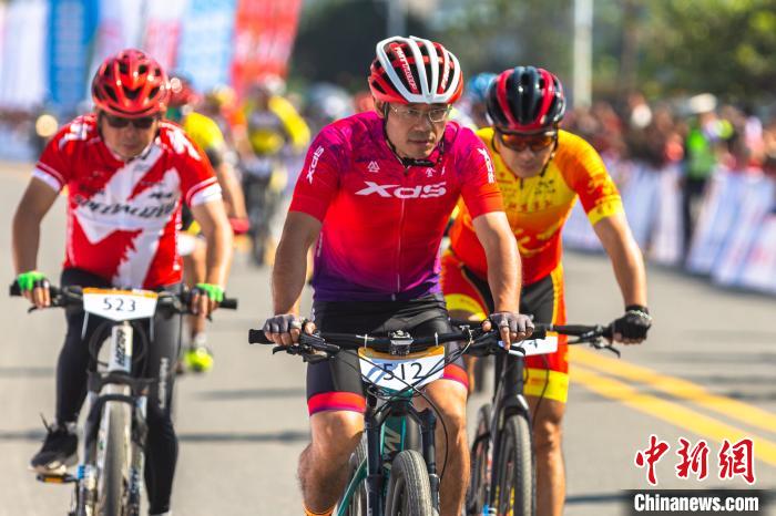 2020环鄱阳湖精英赛第二站遂川开赛 范伟范伟夺冠