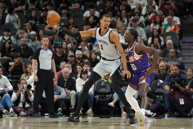 东契奇狂砍60分创生涯新高，力压哈登贝利当选最