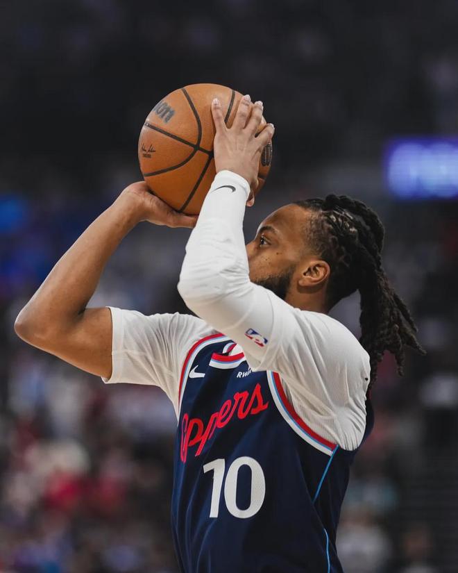 快船五成胜率锁定季后赛席位 伦纳德29+8助攻引领