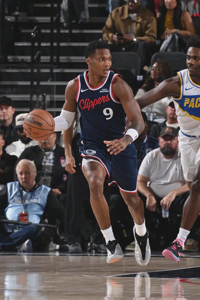 快船五成胜率锁定季后赛席位 伦纳德29+8助攻引领