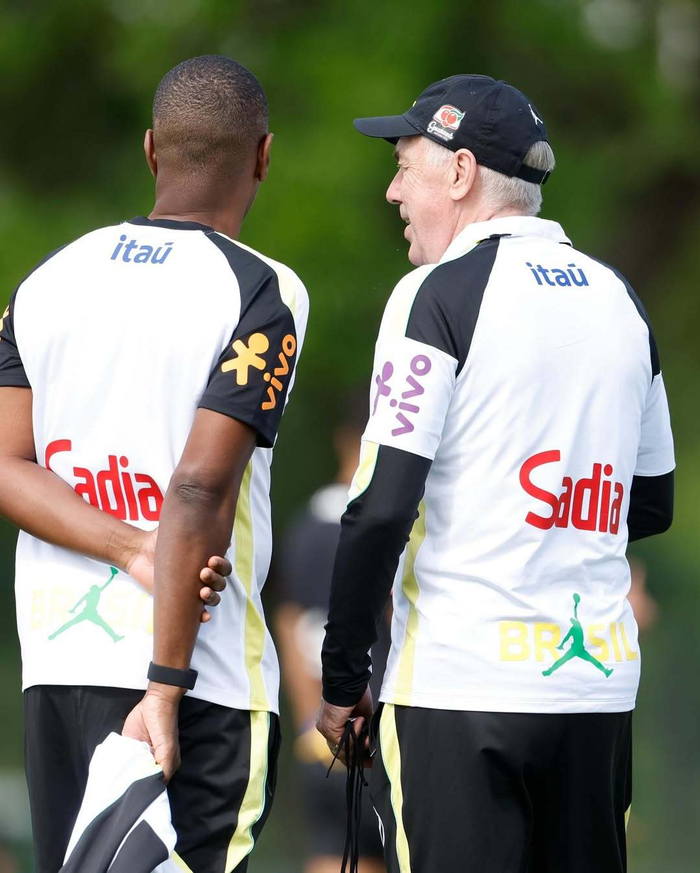 巴西国家队训练备战法国队关键战役