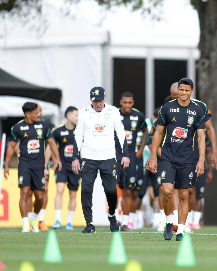 巴西国家队训练备战法国队关键战役