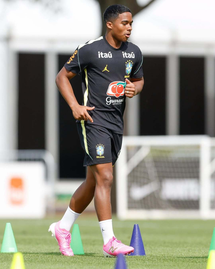 巴西国家队训练备战法国队关键战役