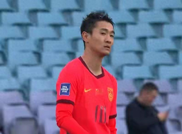 国足新进攻组合闪耀热身赛 张玉宁韦世豪联手建