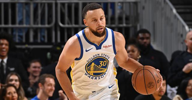 库里兄弟首度同场竞技 斯蒂芬复出砍29分助勇士