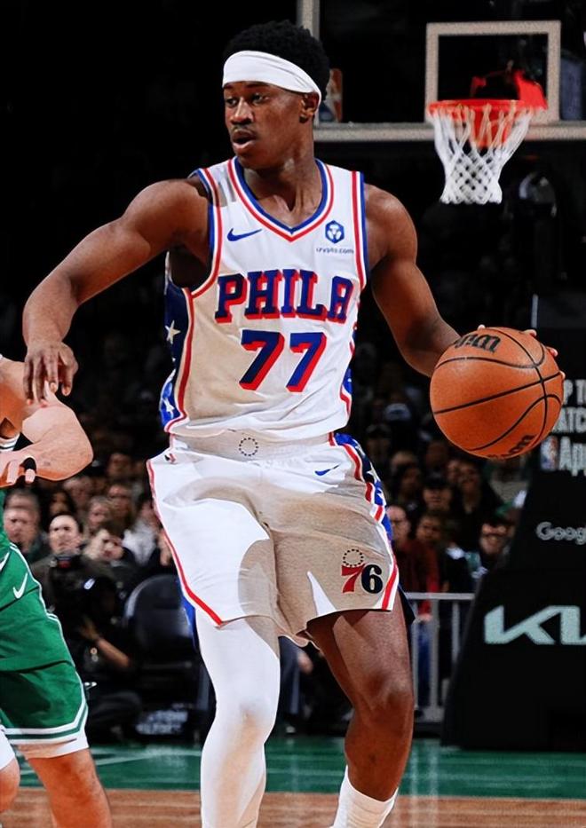 76人客场逆转凯尔特人 新秀爆发成关键转折点