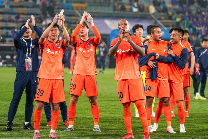 青岛海牛绝平津门虎 乌龙球逆转命运